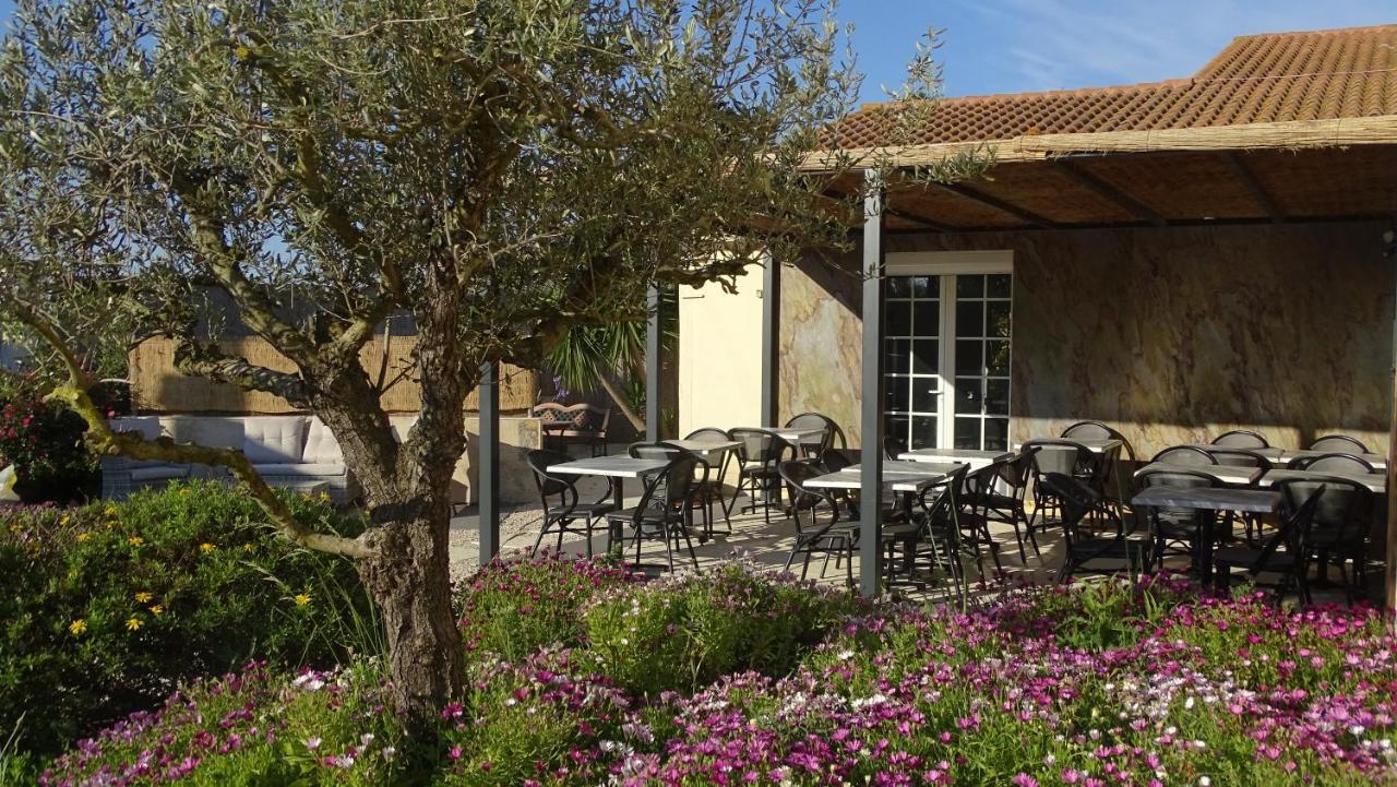 Hotel des Granges Arles Buitenkant foto